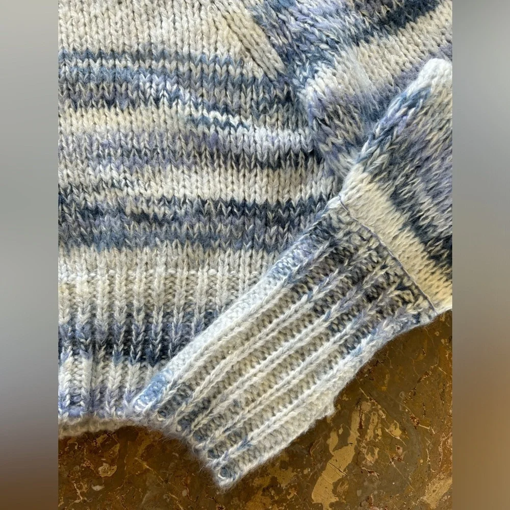 NWT Wild Fable | Women’s multi blue/white knit cropped crewneck sweater size XS